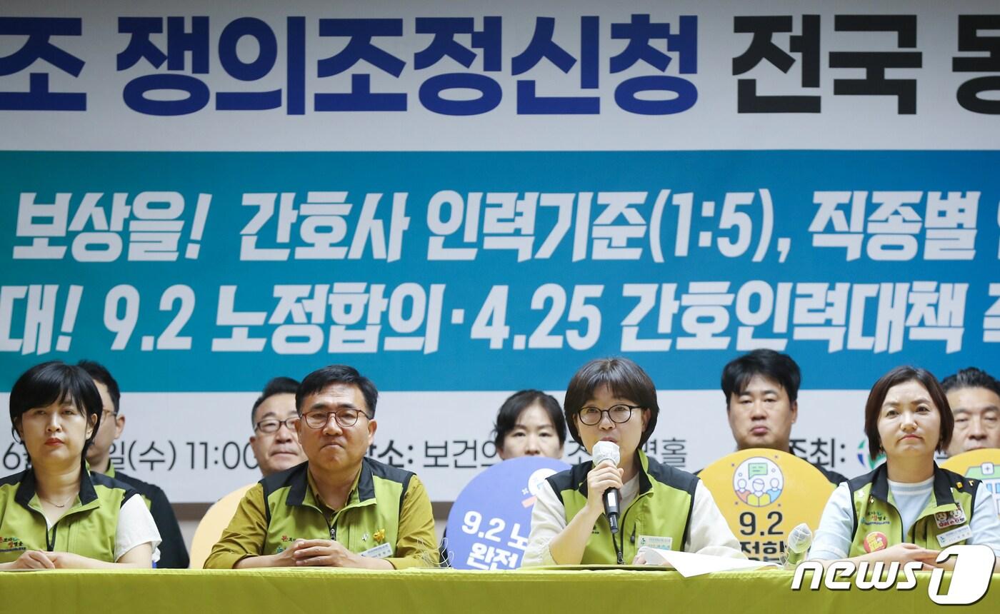 나순자 전국보건의료산업노동조합&#40;보건의료노조&#41; 위원장이 28일 오전 서울 영등포구 보건의료노조에서 열린 &#39;보건의료노조 쟁의조정신청 전국 동시 기자회견&#39;에서 발언을 하고 있다.  2023.6.28/뉴스1 ⓒ News1 민경석 기자