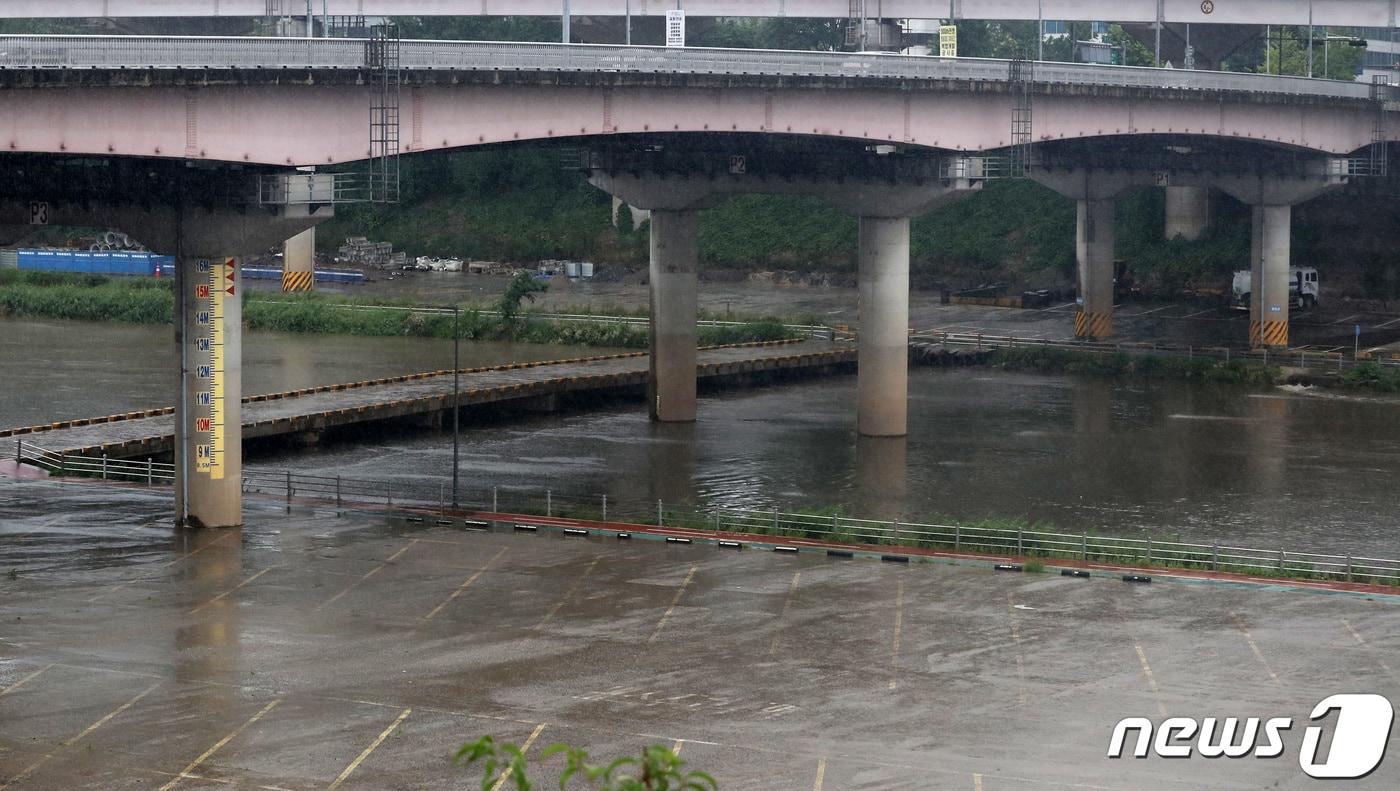 지난 29일 서울 강남구 탄천주차장이 텅 빈 모습을 보이고 있다. ⓒ News1 