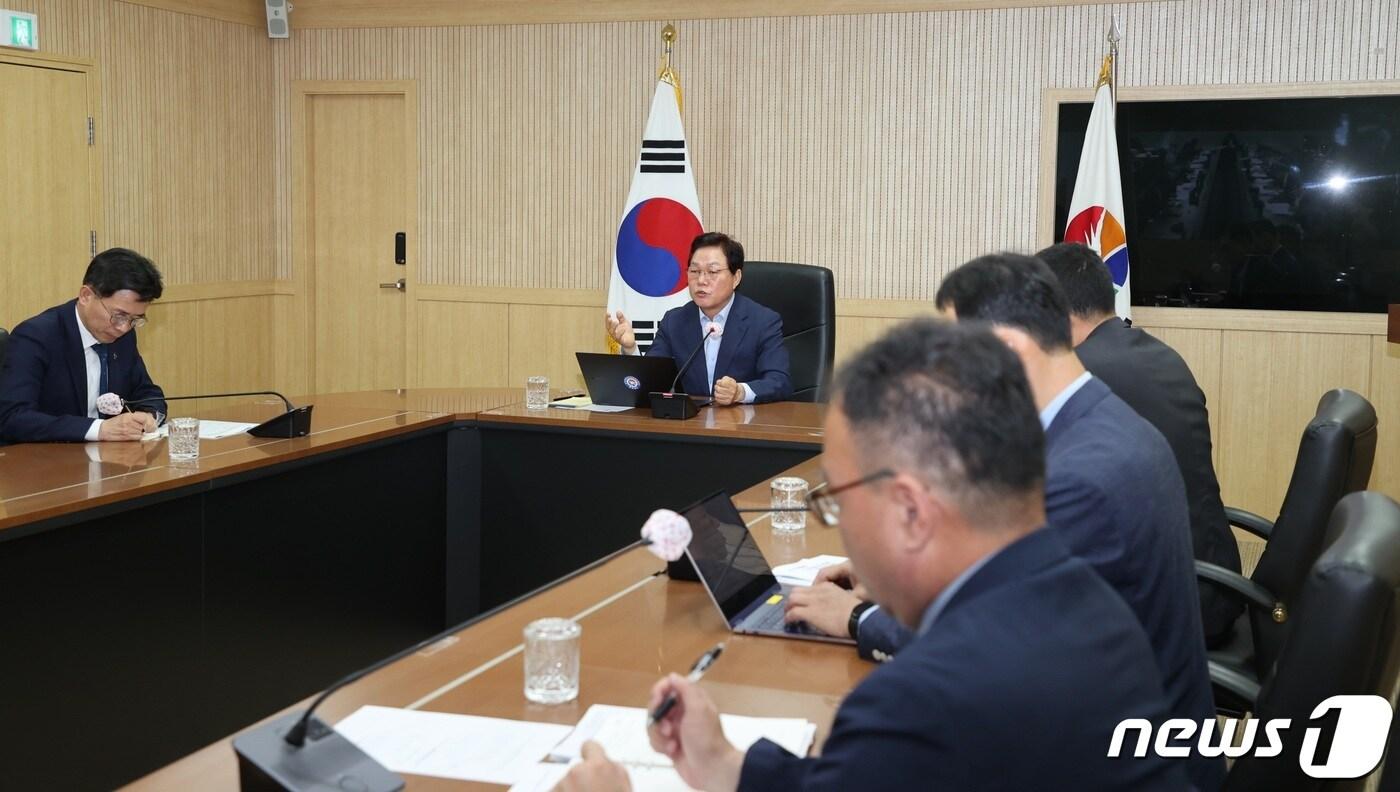 5일 경남 진주의 경남도청 서부청사에서 박완수 경남도지사가 도 실국본부장 회의를 주재하고 있다.&#40;경남도 제공&#41;