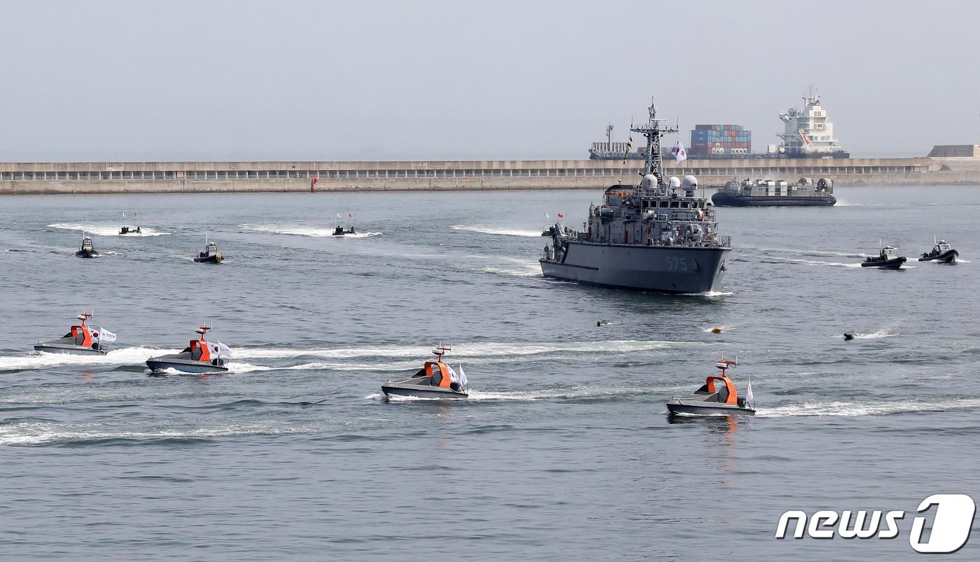 지난해 6월 부산 남구 해군작전사령부 부산작전기지에서 해양 유·무인 복합전투체계 &#39;네이비 씨 고스트&#39;&#40;Navy Sea GHOST&#41;를 적용한 상륙작전 시연을 하는 모습. 2023.6.8/뉴스1 ⓒ News1 윤일지 기자