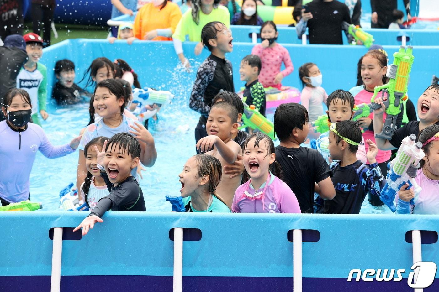 전북 임실군은 오는 15일부터 8월6일까지 임실치즈테마파크 장미원 이벤트 광장에서 &#39;2023 임실 아쿠아페스티벌&#39;을 개최한다.&#40;임실군 제공&#41;2023.7.11/뉴스1