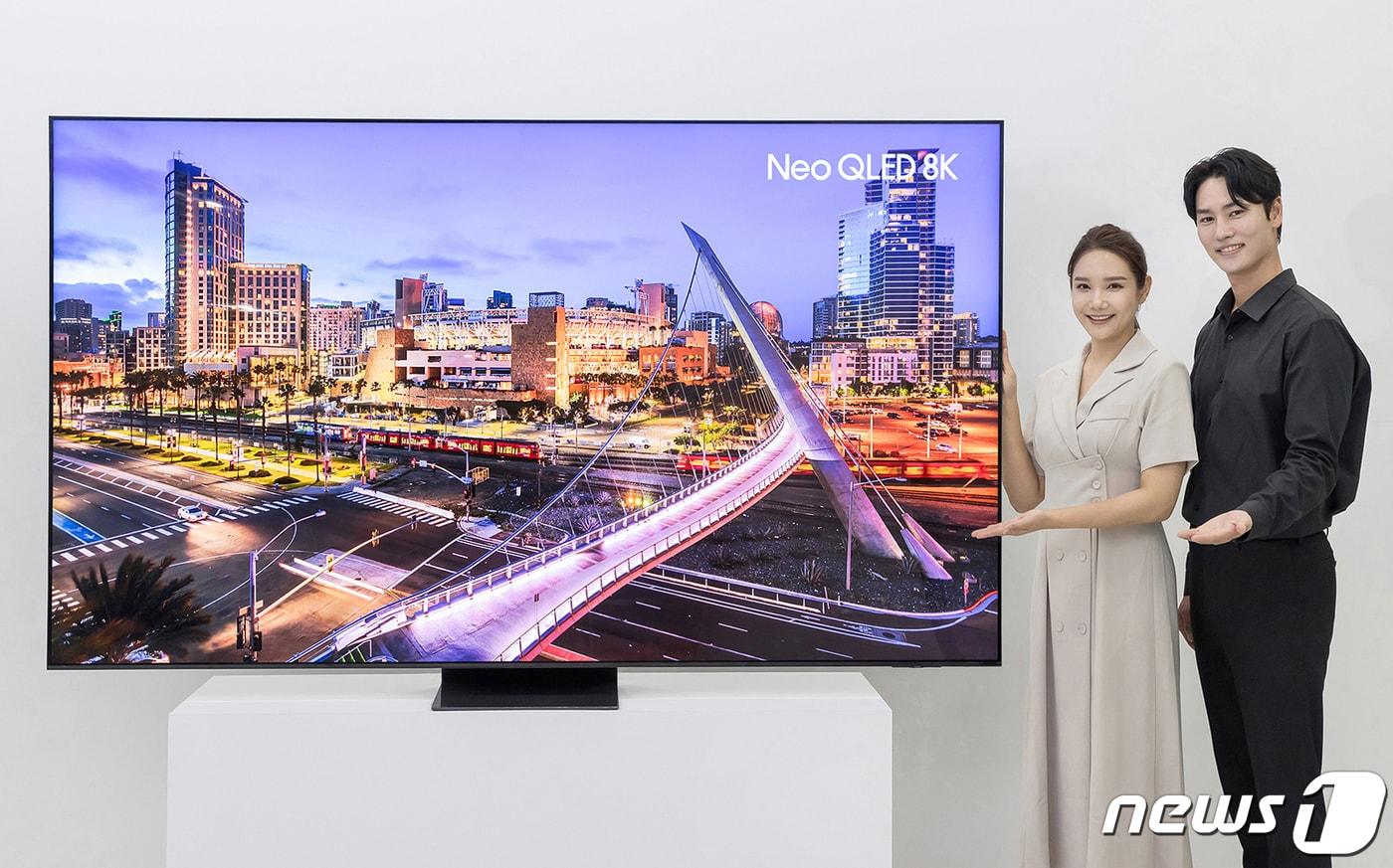 삼성전자는 거거익선 트렌드에 맞춰 &#39;98형 네오&#40;Neo&#41; QLED 8K&#39;신모델을 국내에 출시한다고 13일 밝혔다. &#40;삼성전자 제공&#41; 2023.7.13/뉴스1