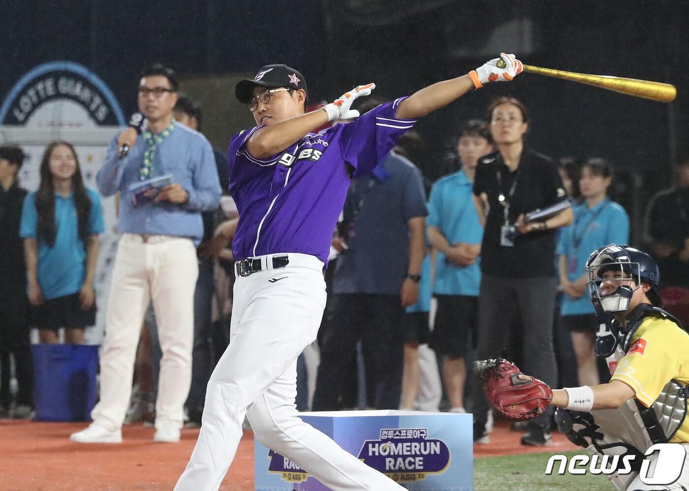 14일 오후 부산 사직야구장에서 열린 2023 KBO 올스타전 홈런레이스에서 5개의 홈런을 기록해 우승을 차지한 한화 채은성이 타격을 하고 있다. 2023.7.14/뉴스1 ⓒ News1 윤일지 기자