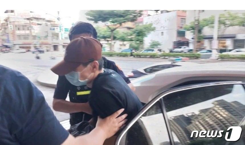 인질극을 벌인 39세 남성 천 씨가 경찰에 체포됐다. &#40;타이완뉴스 갈무리&#41;
