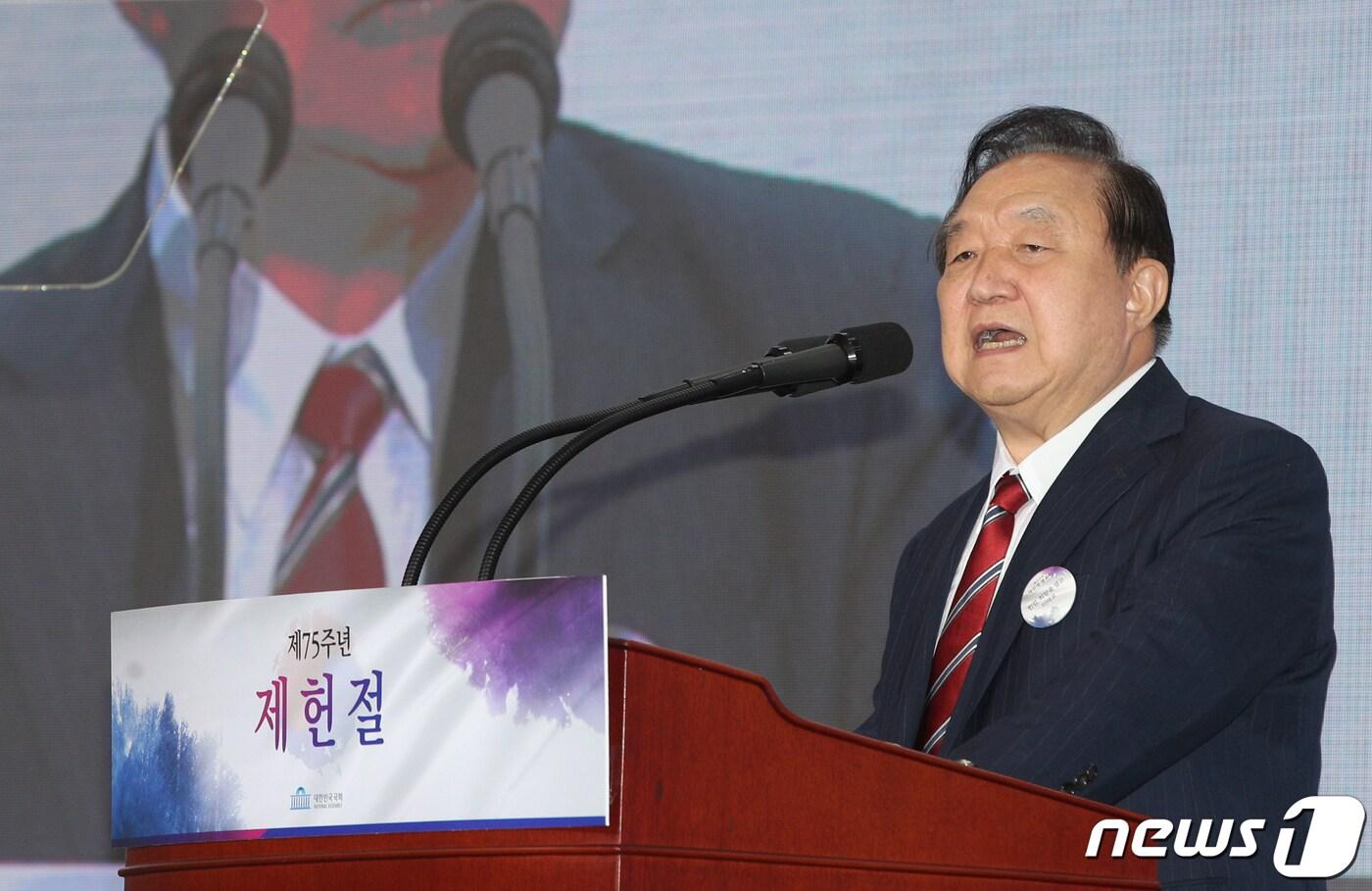 정대철 대한민국헌정회 회장이 지난해 7월17일 서울 여의도 국회 로텐더홀에서 열린 제75주년 제헌절 경축식에서 기념사를 하고 있다. &#40;공동취재&#41; 2023.7.17/뉴스1 ⓒ News1 황기선 기자