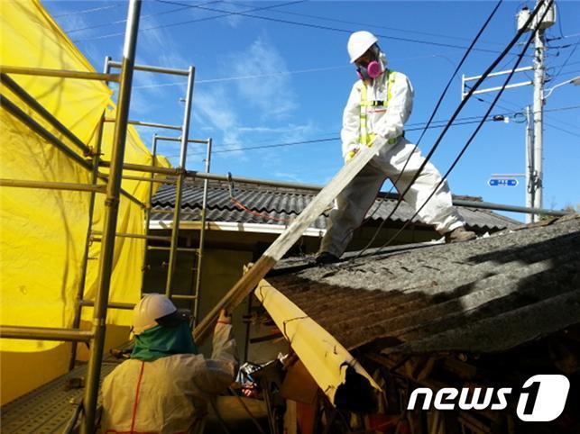 전북 장수군이 2023년 슬레이트 처리지원사업 대상자를 오는 8월11일까지 추가로 모집한다.&#40;장수군 제공&#41;20237.18/뉴스1