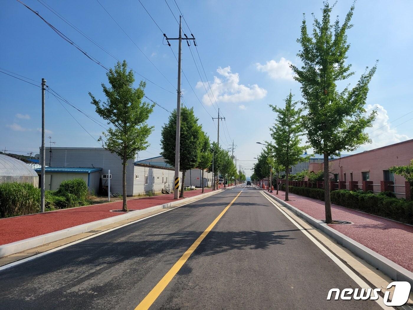 전북 고창군 아산농공단지 기반시절 정비 사업이 올 하반기에 완료돼 입주기업들의 경쟁력이 높아질 전망이다. 정비를 마친 고창아산농공단지.&#40;고창군 제공&#41;2023.7.21/뉴스1 