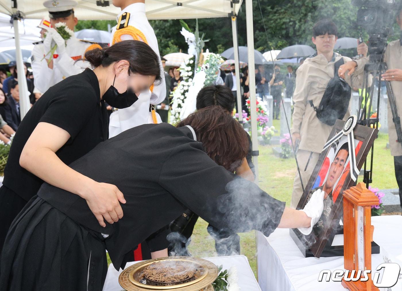 지난해 7월 22일 대전 유성구 국립대전현충원 장병 4묘역에서 거행된 순직 해병대원 영결식. 2023.7.22/뉴스1 ⓒ News1 김기태 기자