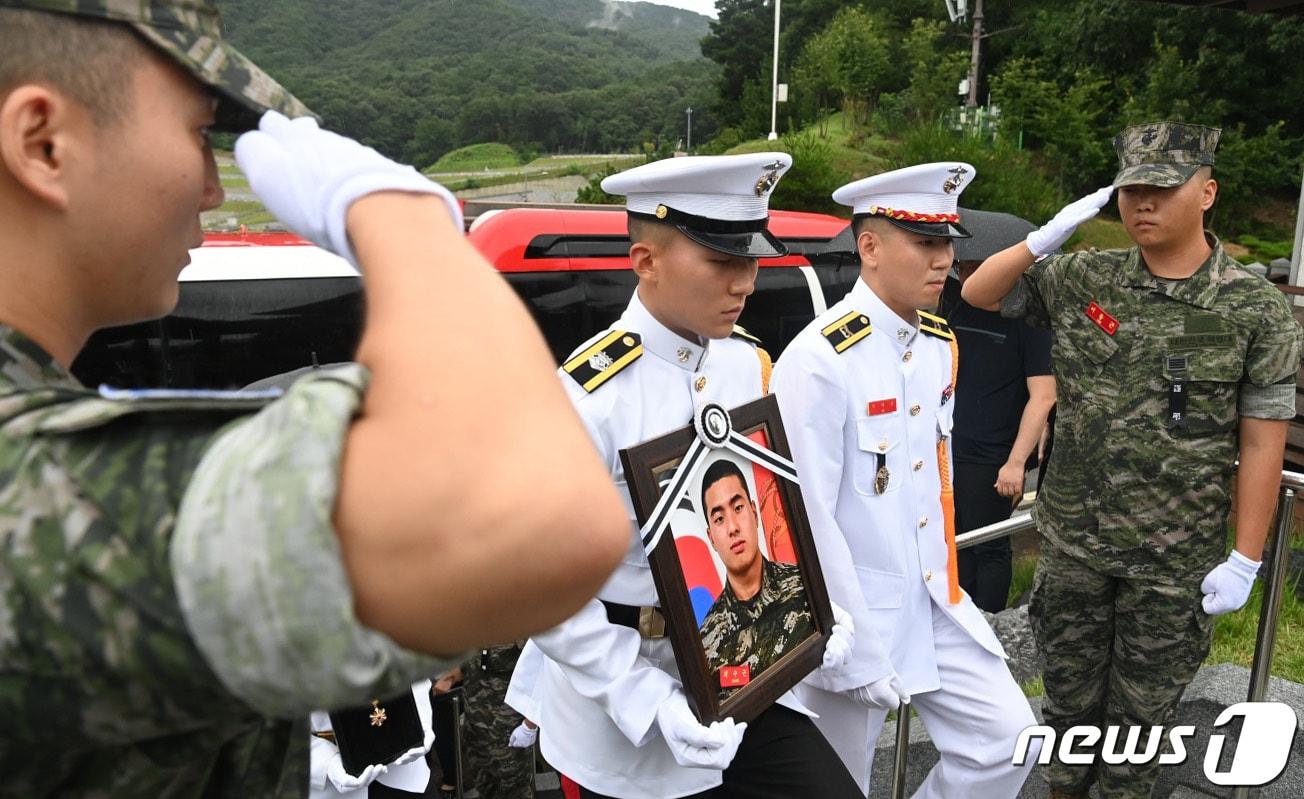 지난달 22일 국립대전현충원에서 엄수된 고&#40;故&#41; 채수근 해병대 상병 안장식. 2023.7.22/뉴스1 ⓒ News1 김기태 기자