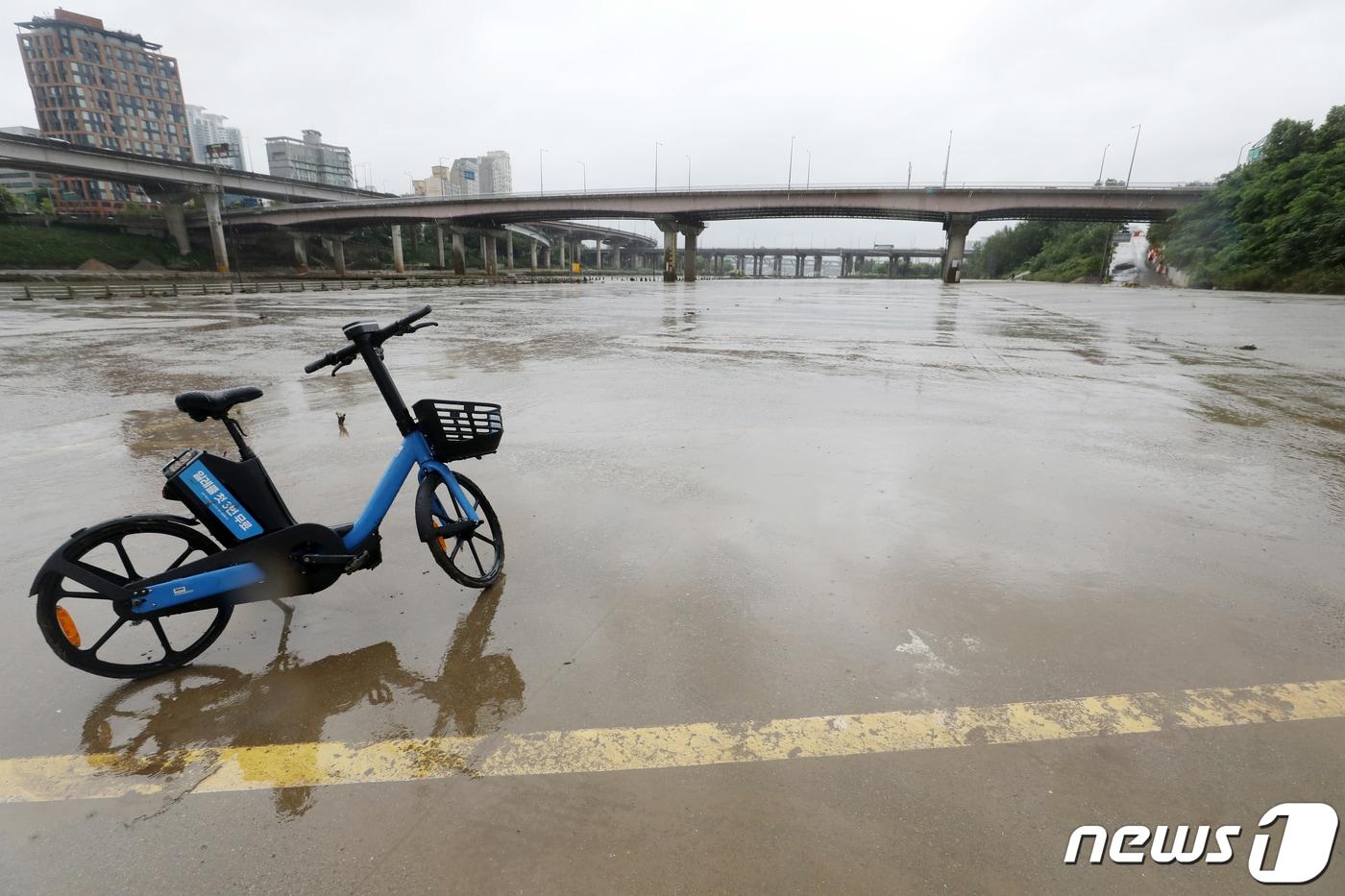 서울 강남구 탄천 공영 주차장 모습./뉴스1 ⓒ News1 민경석 기자