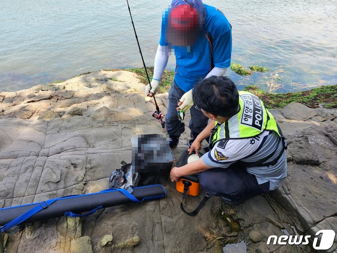 사천해경 단속장면&#40;사천해경 제공&#41;.