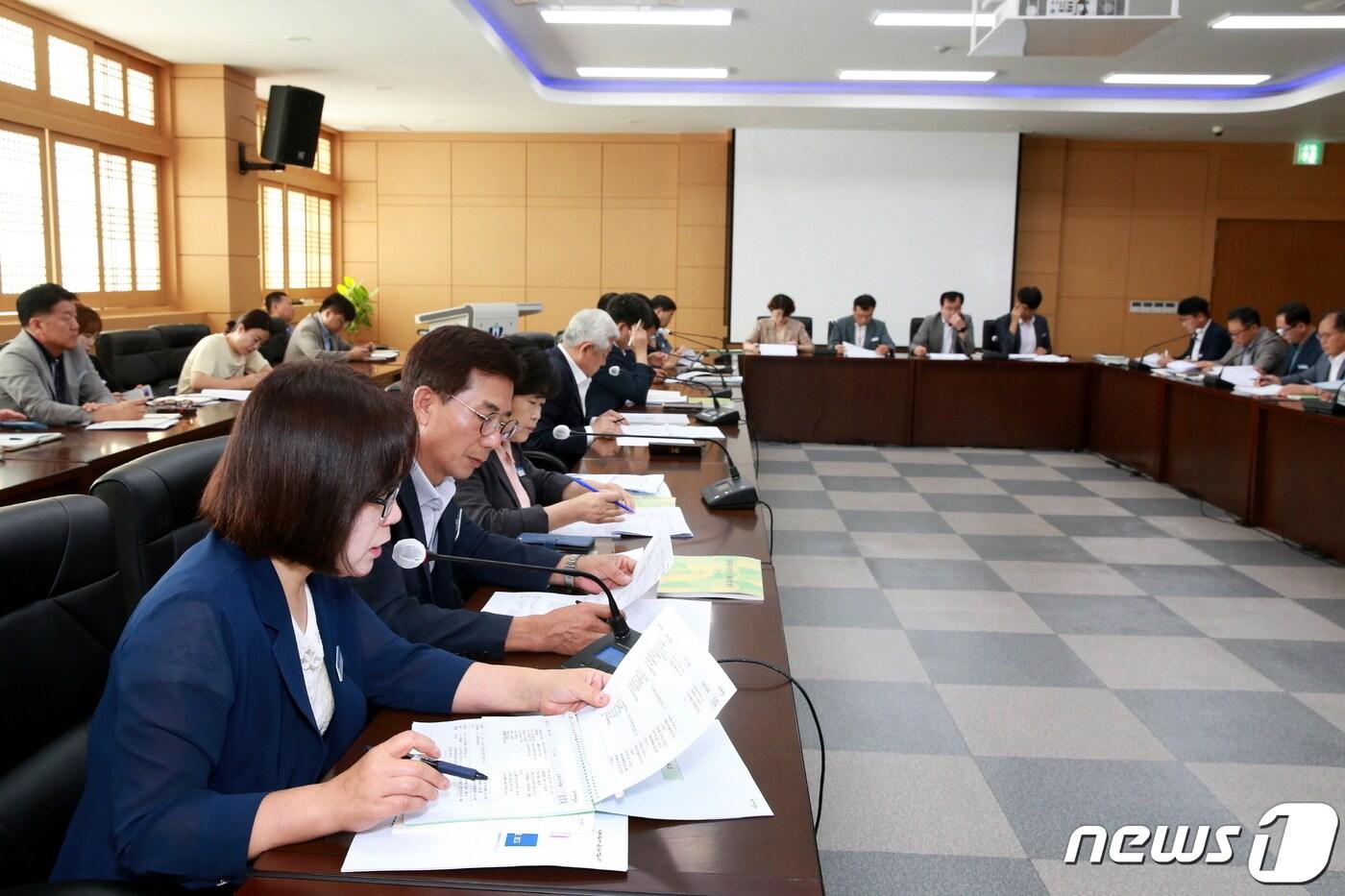 전북 무주군이 제27회 반딧불축제 개최 한 달여 앞두고 추진 상황 보고회를 열었다.&#40;무주군 제공&#41;2023.7.31./뉴스1