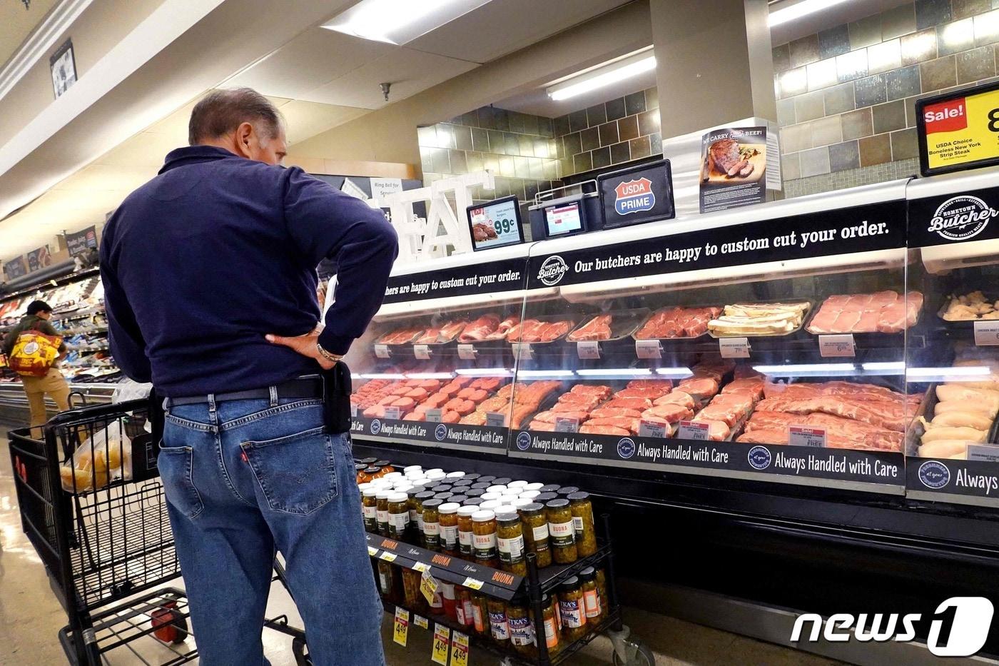 미국 일리노이주 시카고의 한 슈퍼마켓의 식료품 진열대. 2023. 8.9 ⓒ AFP=뉴스1