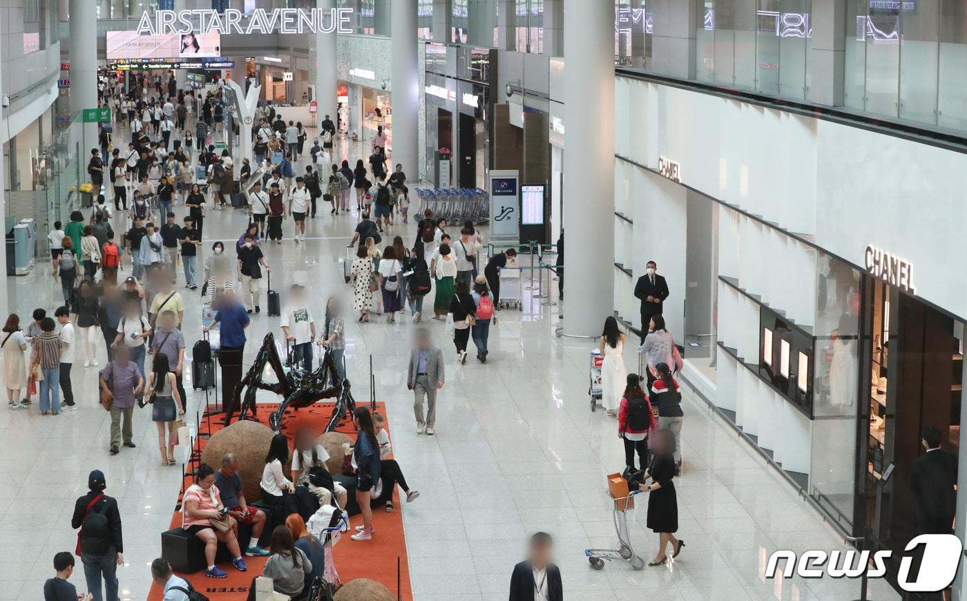  인천국제공항 면세점 모습. 2023.8.7/뉴스1 ⓒ News1 허경 기자