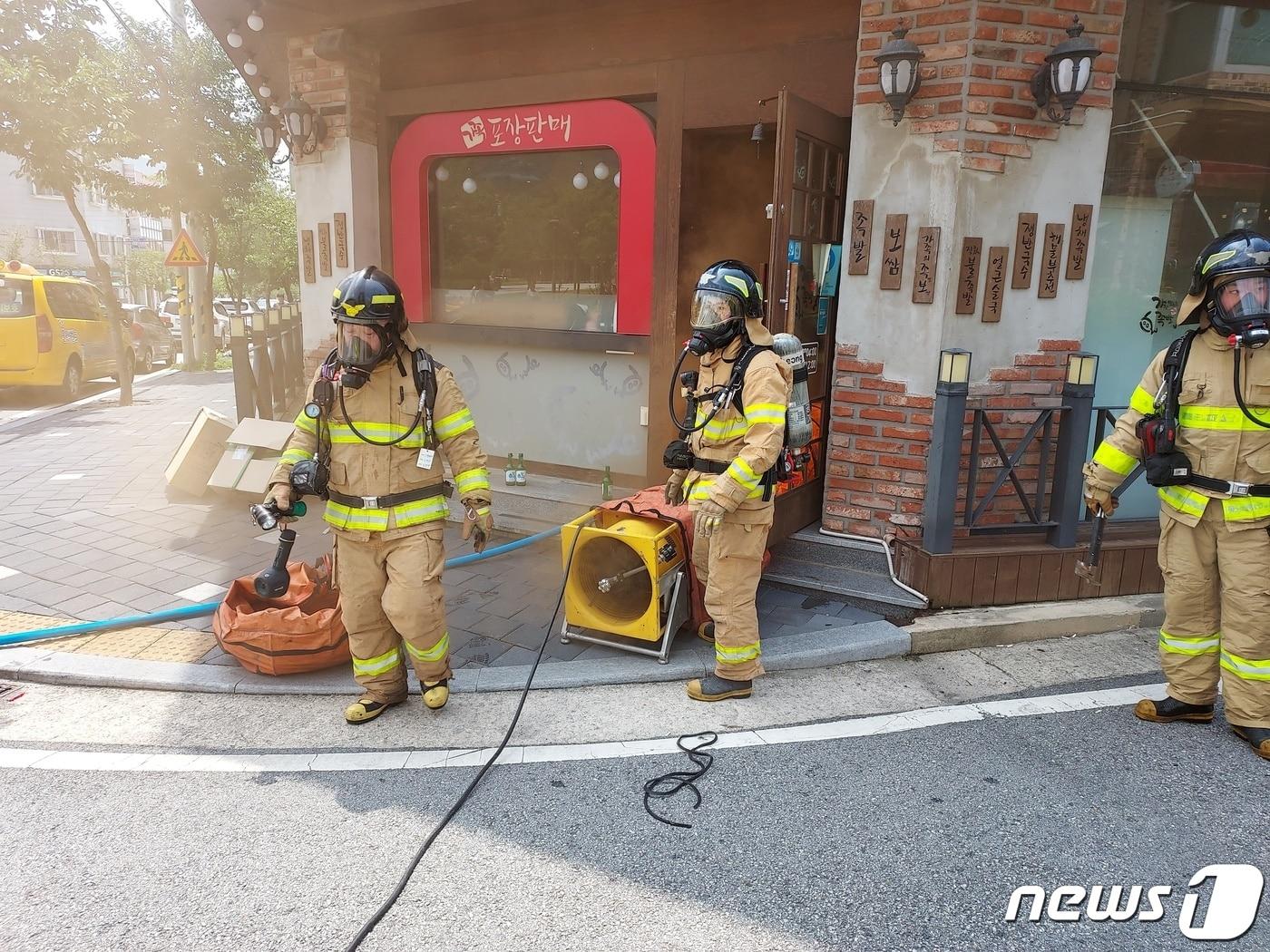 13일 오후 12시21분께 전북 고창군 고창읍 한 음식점에서 불이 나 25분 만에 꺼졌다.&#40;전북소방본부 제공&#41;2023.8.13./뉴스1