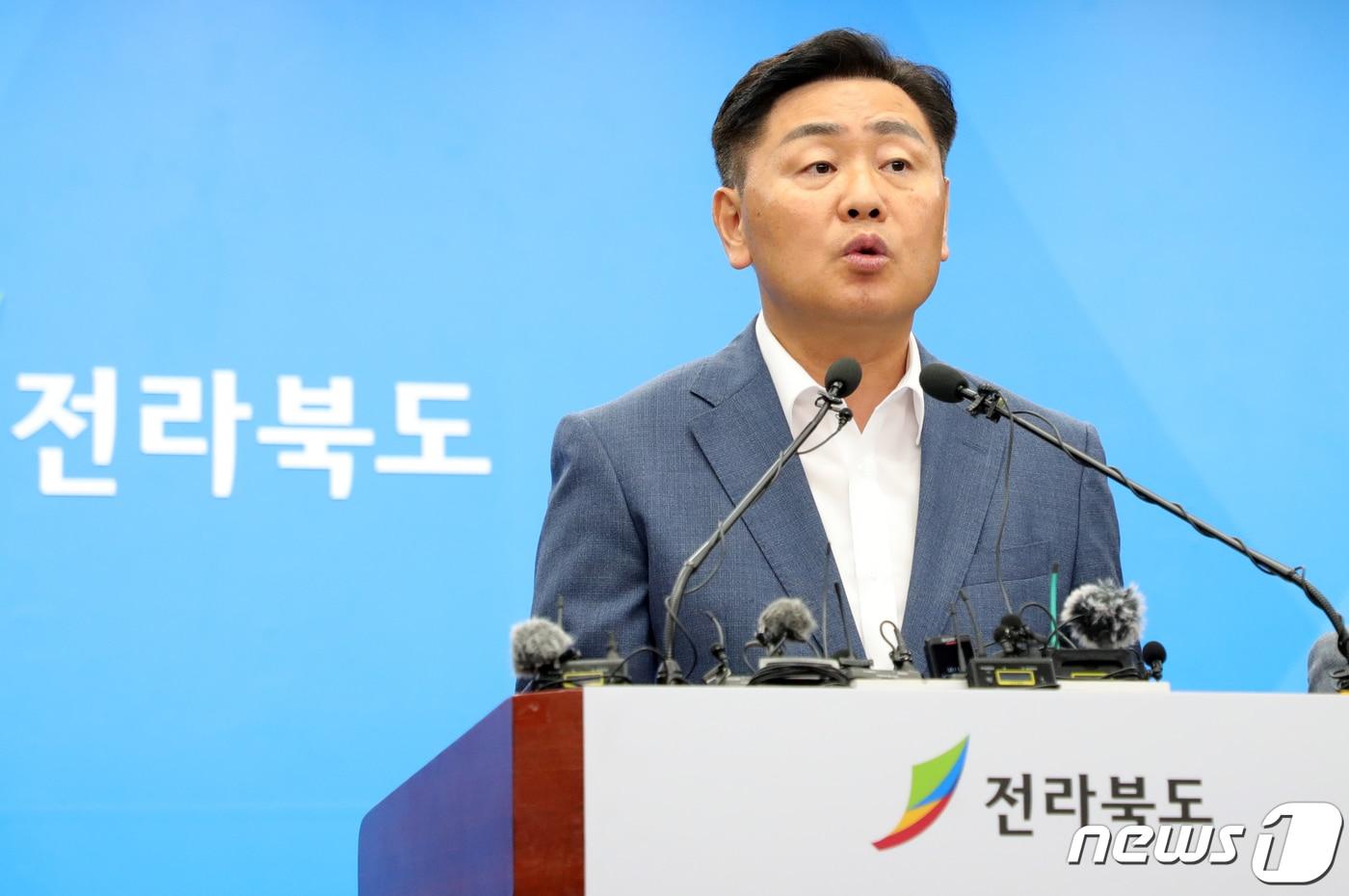 김관영 전북도지사가 14일 전북 전주시 전북도청 브리핑룸에서 새만금 세계스카우트잼버리 파행과 관련한 기자회견을 하고 있다. 2023.8.14/뉴스1 ⓒ News1 유경석 기자