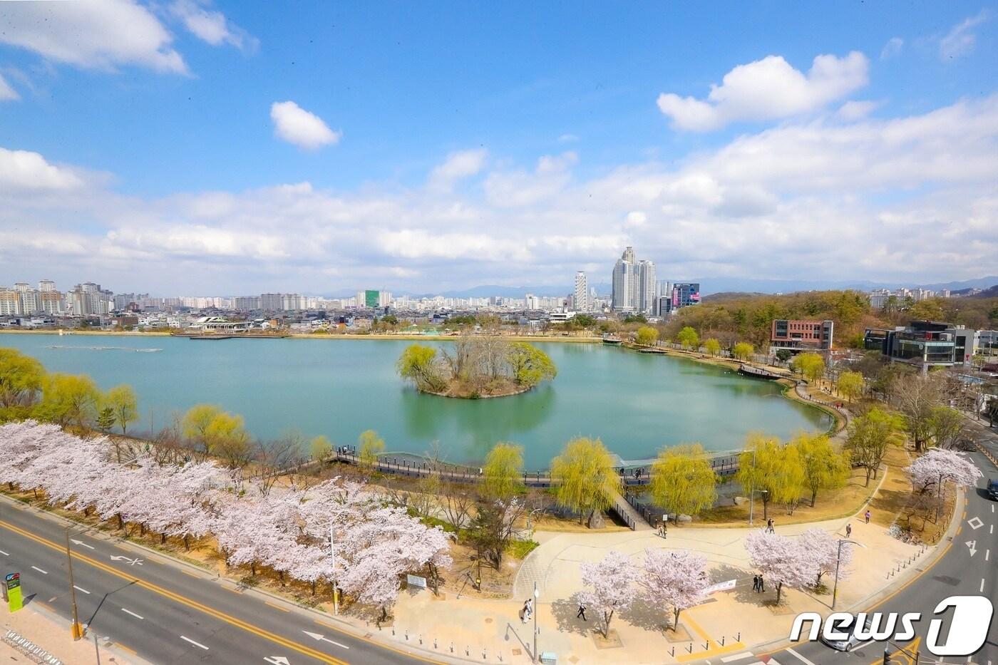 대구 관광지 수성못 전경.&#40;대구 수성구 제공&#41;