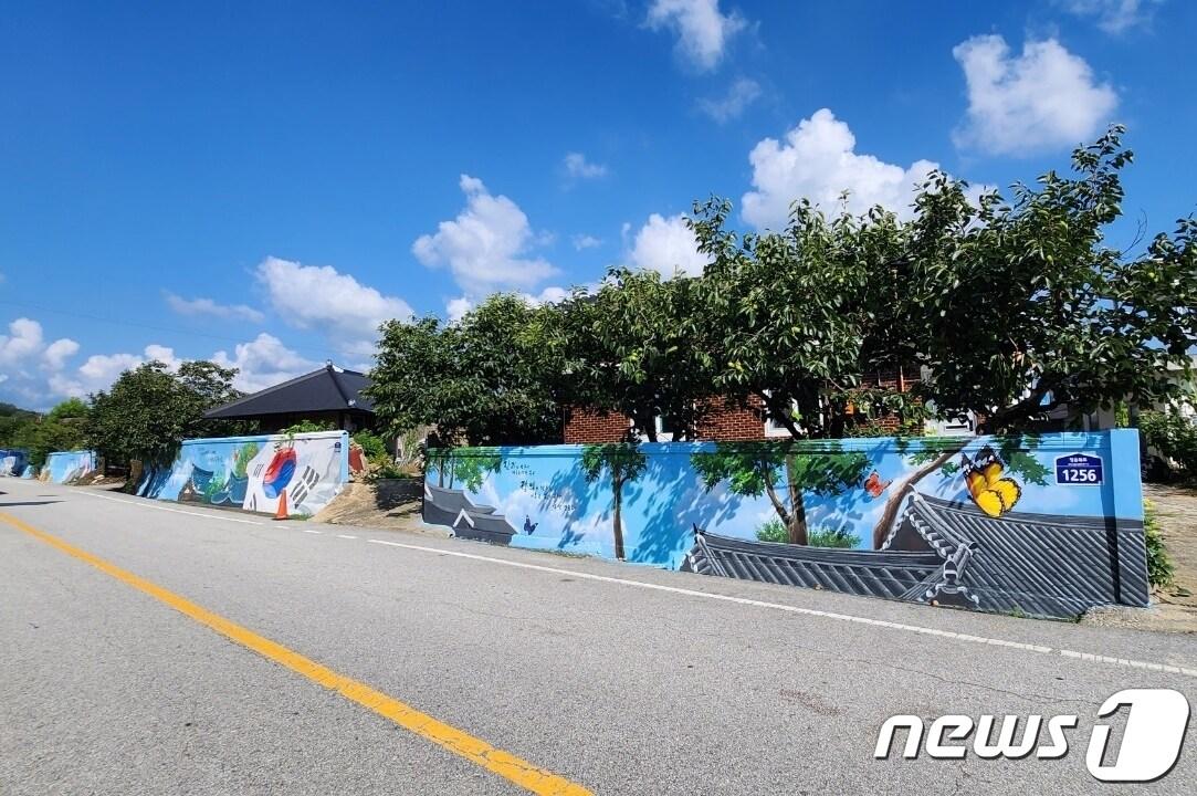  전북 정읍시는 호남 지역 독립만세의 불을 지핀 &#39;태인만세운동&#39;의 본향인 태인향교 인근에 3·1독립만세운동 벽화를 조성했다고 29일 밝혔다. &#40;정읍시 제공&#41;2023.8.29/뉴스1