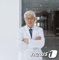 다음달 1일부터 창원한마음병원에서 진료를 시작하는 성경탁 비뇨기과 교수&#40;창원한마음병원&#41;