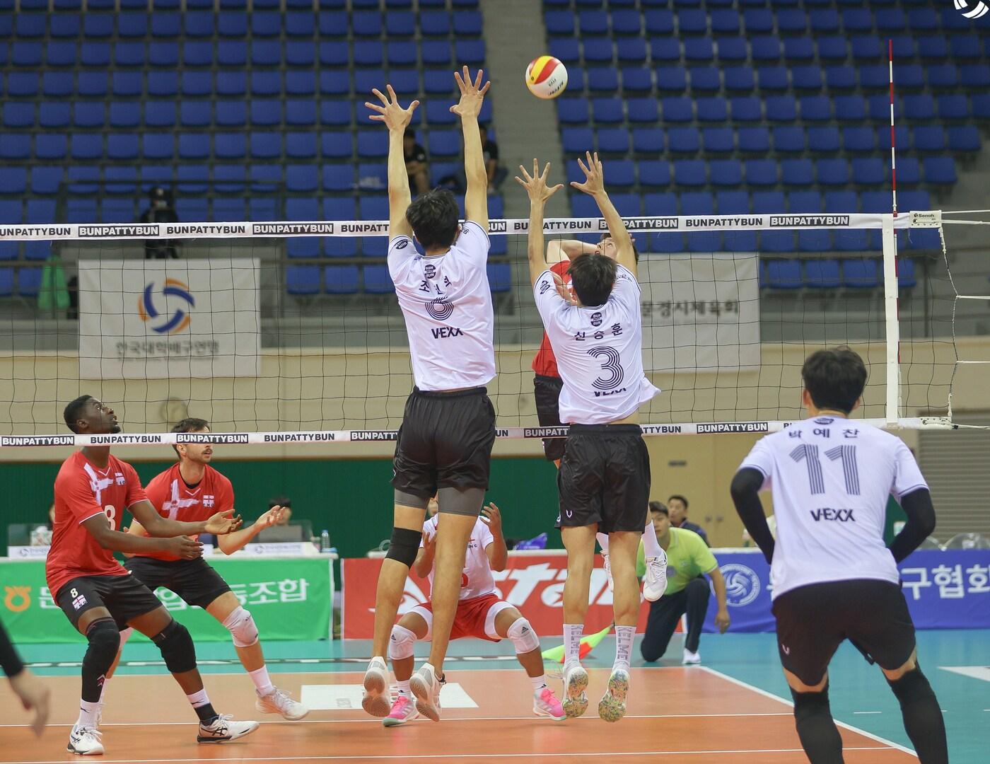 한국 대학프로선발팀이 베트남을 꺾고 문경 국제대회 정상에 올랐다. &#40;한국대학배구연맹 제공&#41;