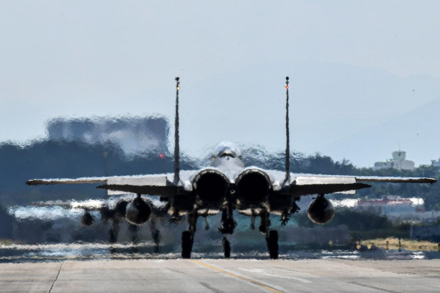 지난 3일 대구 공군기지에서 공군 제11전투비행단 소속 F-15K 전투기가 임무를 수행하기 위해 지상 활주 중이다.&#40;공군 제공&#41;