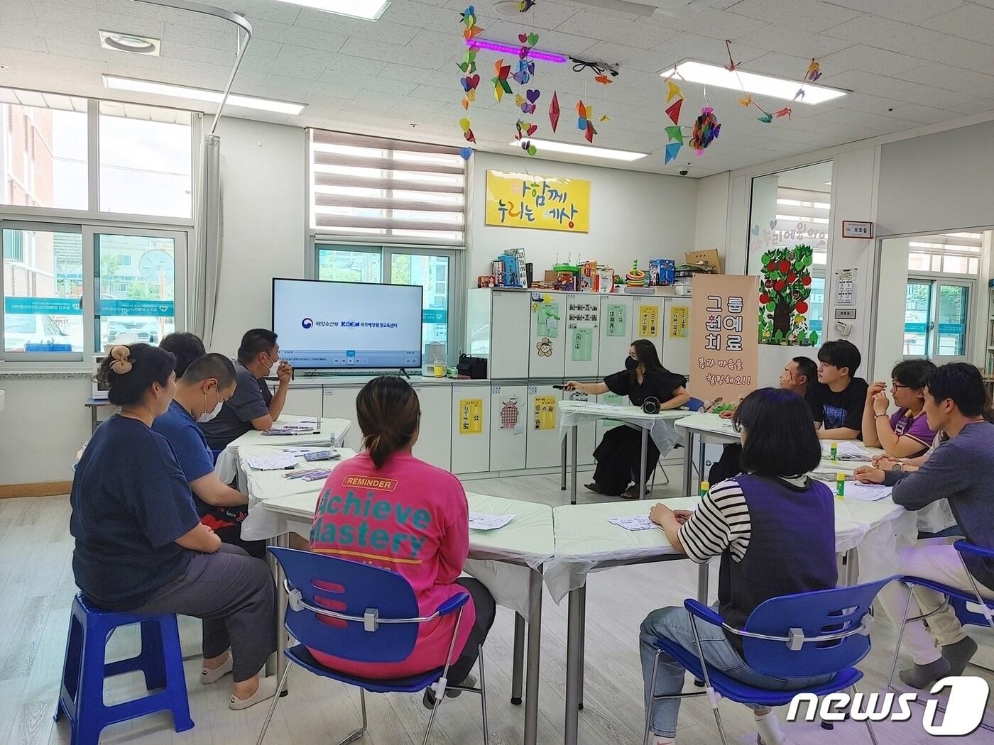  11일 충북 충주시는 시각·발달 장애 아동을 대상으로 재활 프로그램을 운영한다고 밝혔다. 사진은 수업 모습.&#40;충주시 제공&#41;2023.9.11/뉴스1