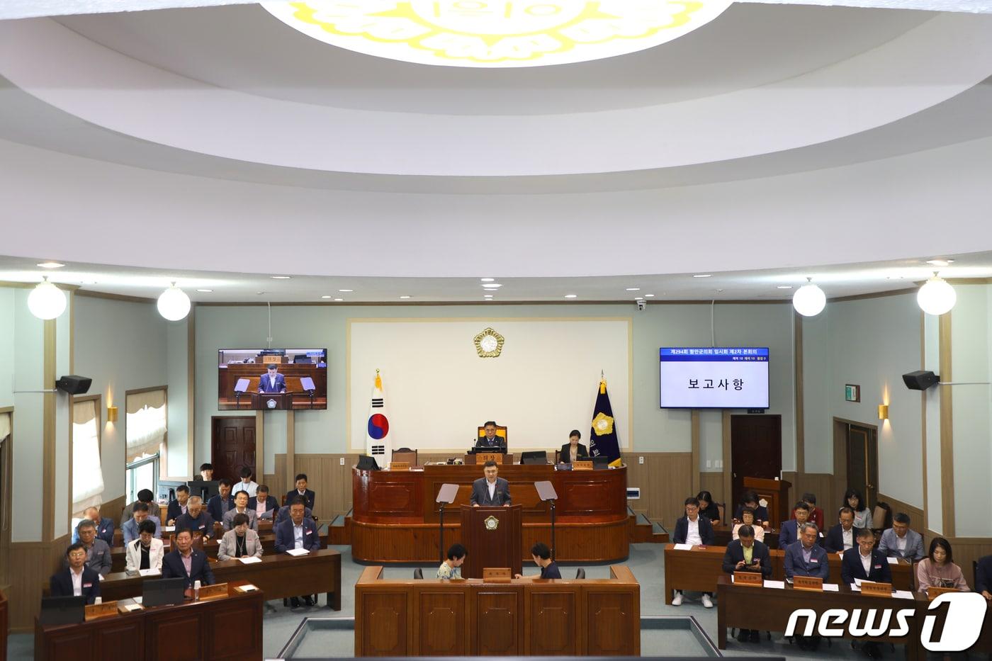 함안군의회가 12일 제294회 임시회를 폐회하고 있다.&#40;함안군의회 제공&#41;