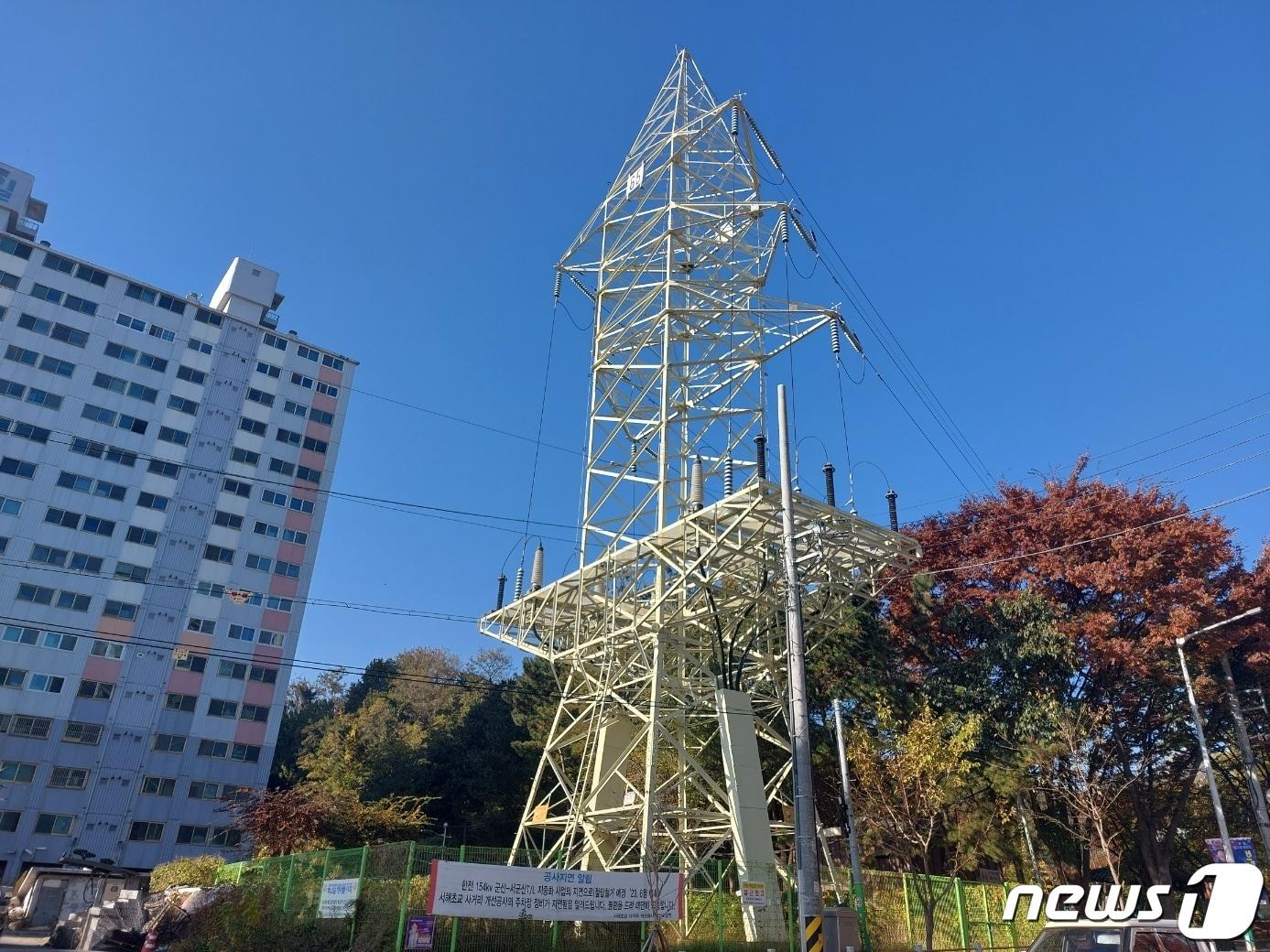 전북 군산시 나운동 서해초교~서군산변전소까지 세워진 송전철탑 6기가 이달에 모두 철거된다.2023.9.14/뉴스1