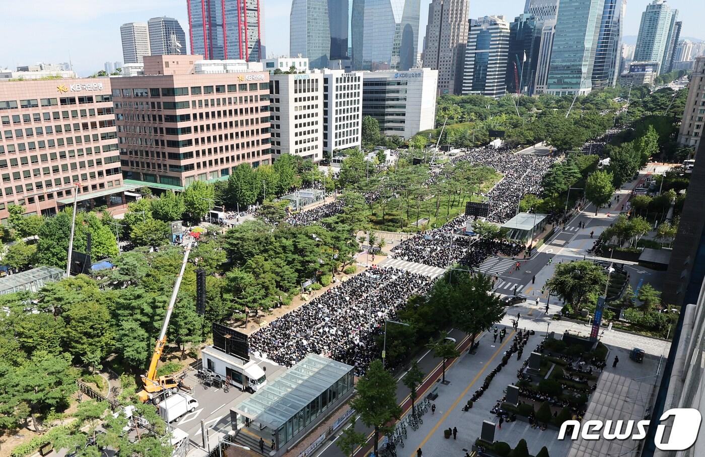 지난달 2일 서울 여의도 국회의사당 앞에서 서이초 교사 추모 및 입법촉구 7차 교사 집회가 열리고 있다. /뉴스1 ⓒ News1 허경 기자