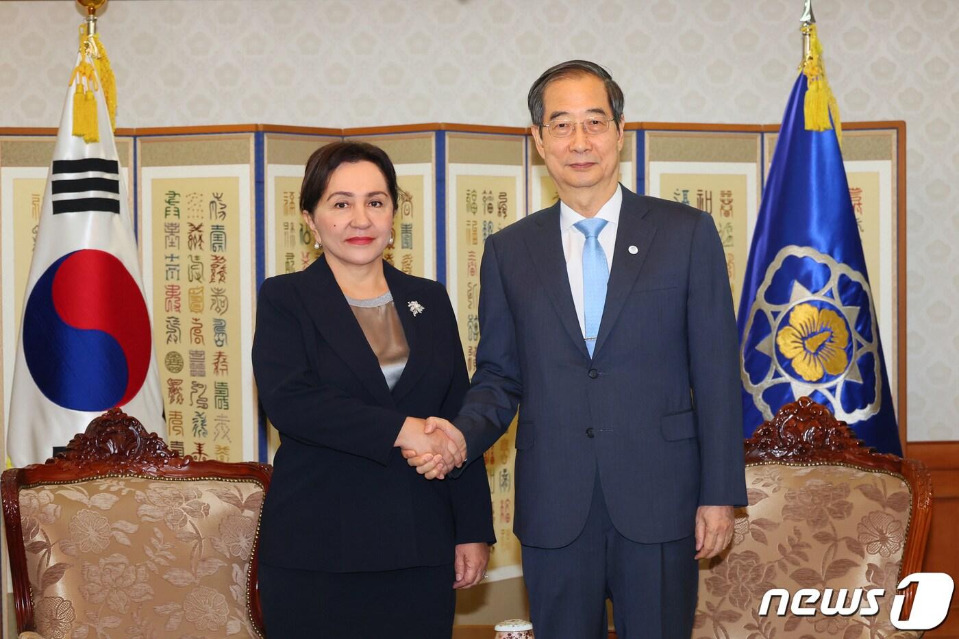 한덕수 국무총리가 20일 오전 서울 종로구 세종대로 정부서울청사에서 탄질라 나르바예바&#40;Tanzila Narbaeva&#41;우즈베키스탄 상원의장과 면담을 하고 있다. &#40;국무총리실 제공&#41; 2023.9.20/뉴스1 ⓒ News1 김명섭 기자