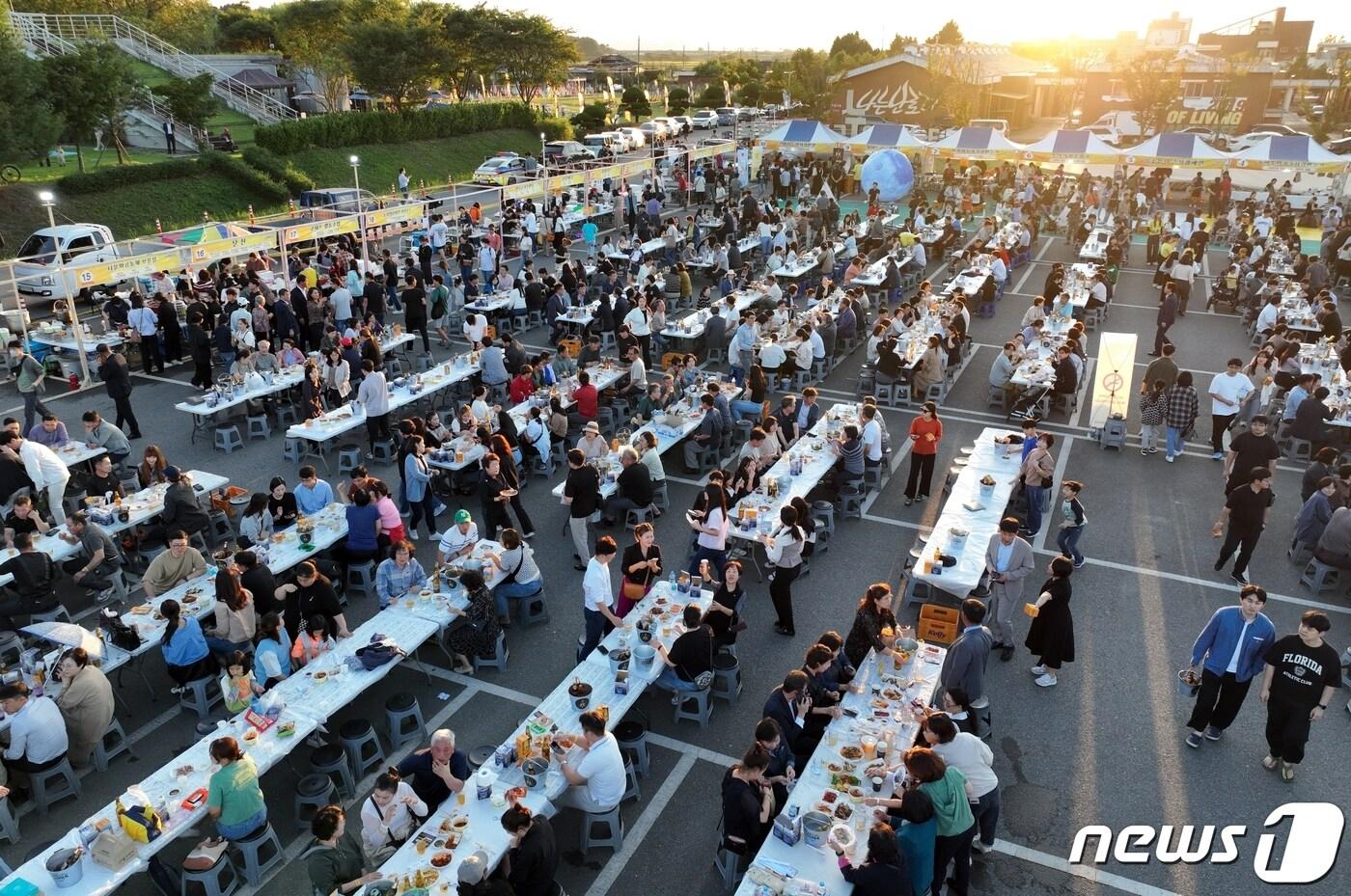 지난 22일 전북 완주군청 야외 주차장에서 &#39;일맥상통&#39; 행사가 열렸다.&#40;완주군 제공&#41;2023.9.23/뉴스1