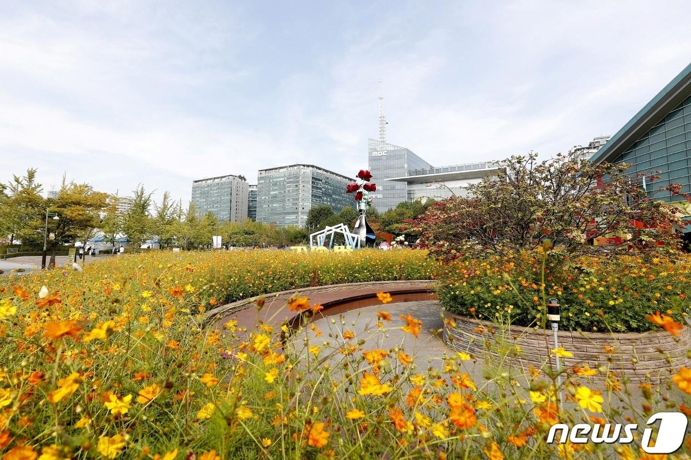 지난달 27일 개막한 고양시 호수공원 가을꽃축제. &#40;고양시 제공&#41;