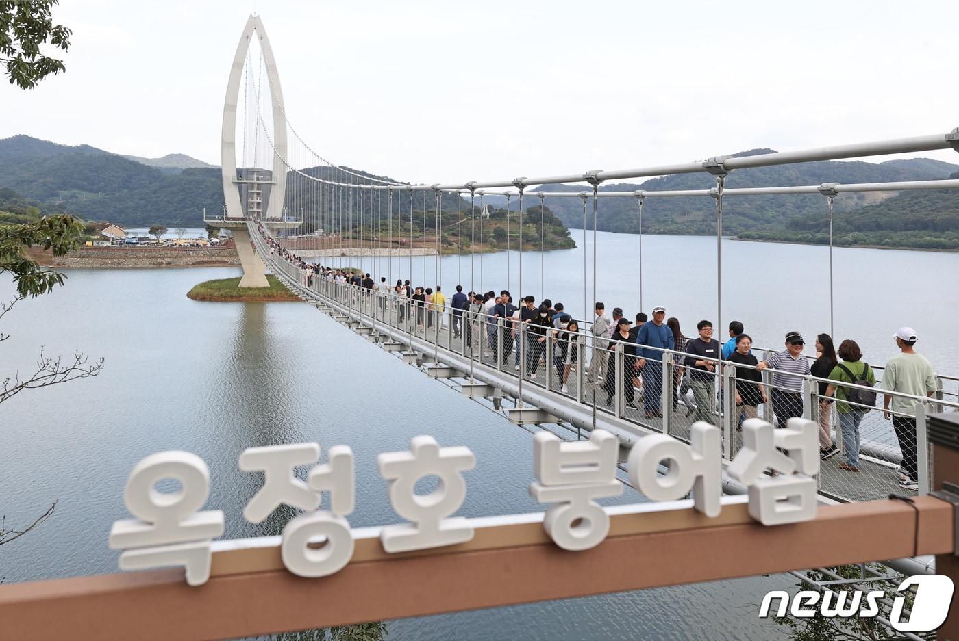 전북자치도 임실군이 섬진강댐 주변지역 주민들의 생활환경개선과 복지증진을 도모하기 위한 지원사업을 추진한다. 사진은 섬진강댐 상류인 옥정호&#40;임실군제공&#41;@024.7.7/뉴스1