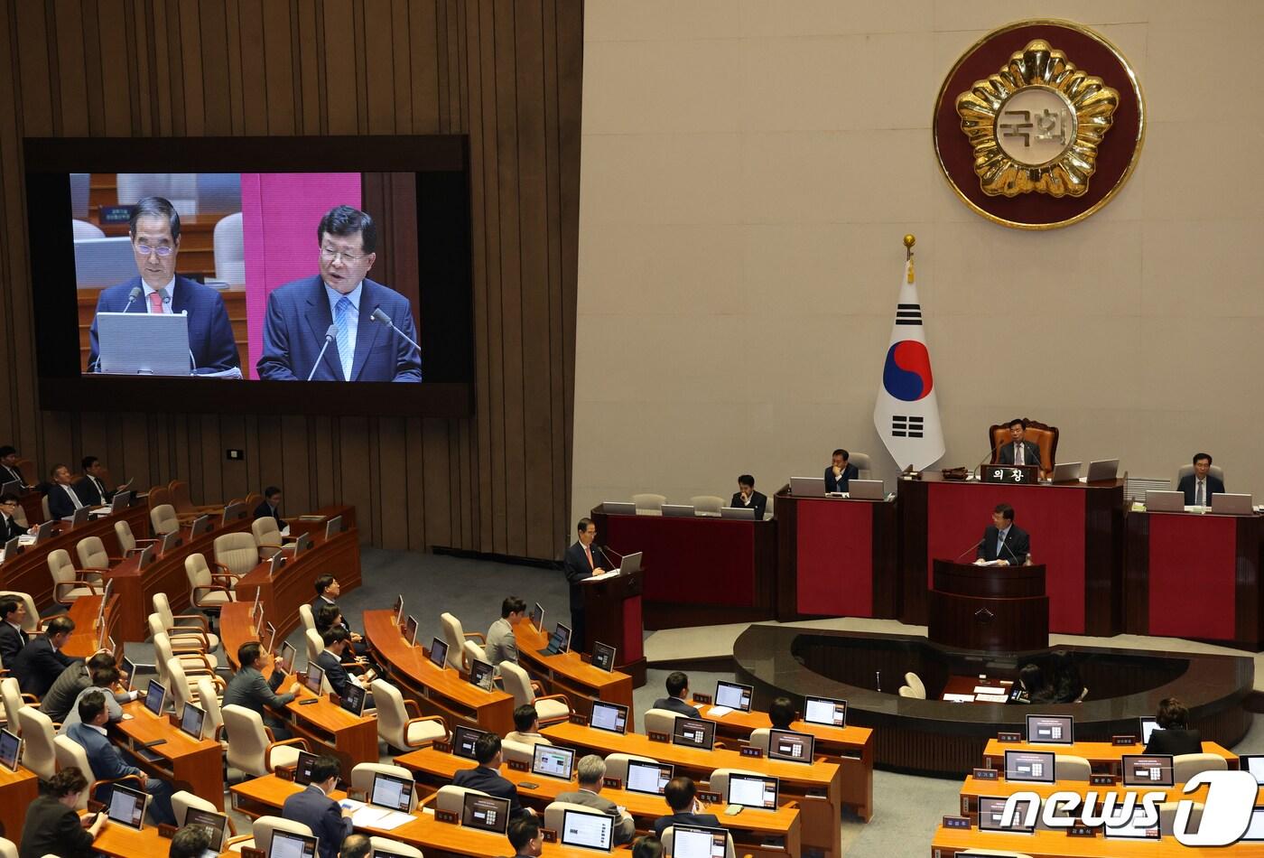 설훈 더불어민주당 의원이 5일 오후 서울 여의도 국회에서 열린 정치분야 대정부질문에서 한덕수 국무총리에게 질의를 하고 있다. 2023.9.5/뉴스1 ⓒ News1 송원영 기자