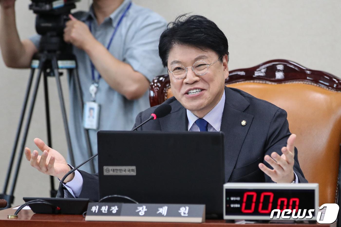 장제원 과학기술방송통신위원장이 6일 오후 서울 여의도 국회에서 열린 과학기술방송통신위원회 전체회의를 주재하고 있다. 2023.9.6/뉴스1 ⓒ News1 이승배 기자