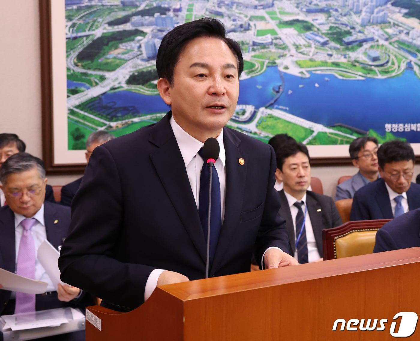 원희룡 국토교통부 장관이 7일 서울 여의도 국회에서 열린 국토교통위원회 전체회의에서 제안설명을 하고 있다. 2023.9.7/뉴스1 ⓒ News1 송원영 기자