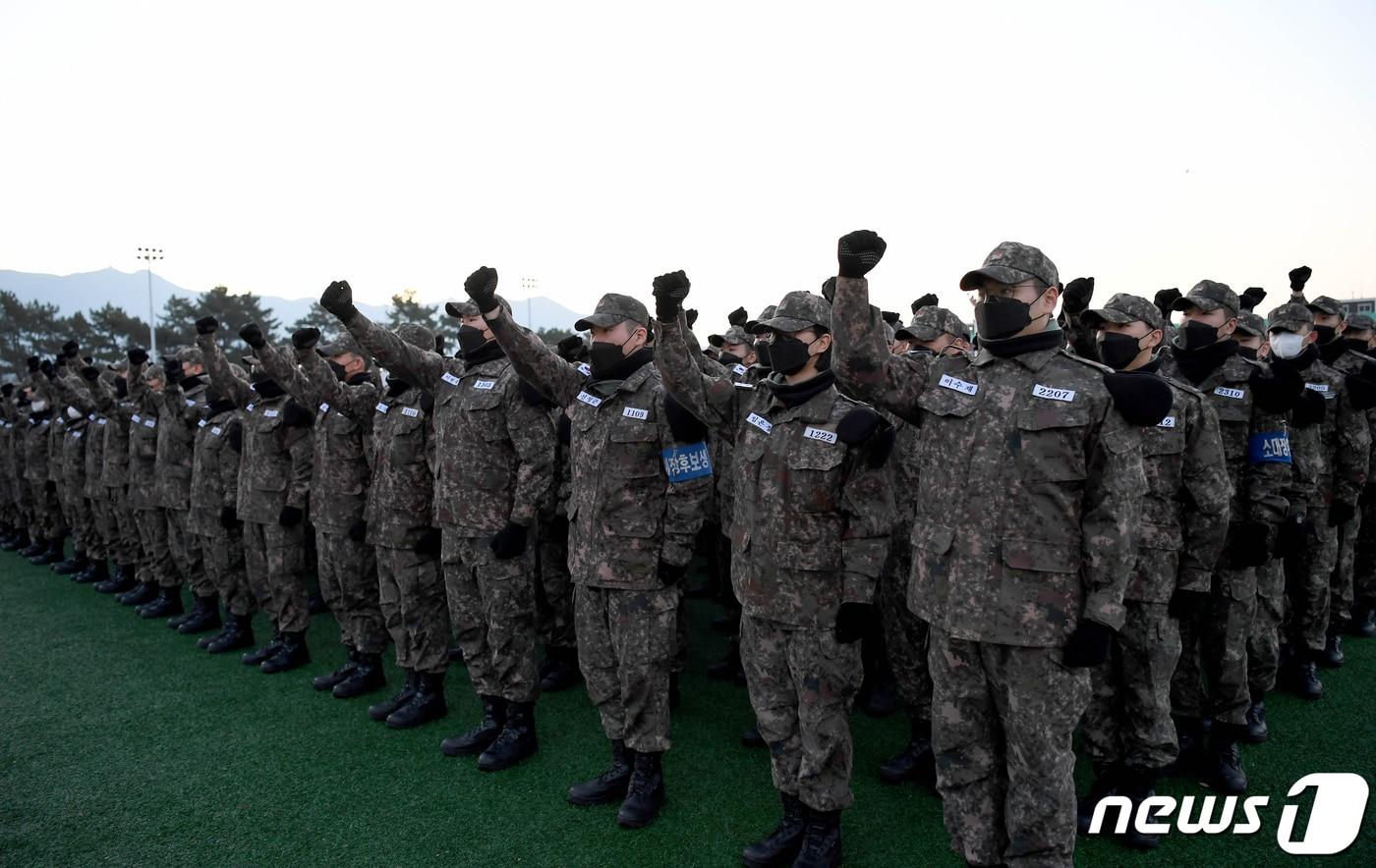 지난 1일 해군 교육사령부에서 교육훈련중인 해군 부사관 후보생&#40;282기&#41;.&lt;자료사진&gt;&#40;해군 제공&#41; 2024.1.1/뉴스1