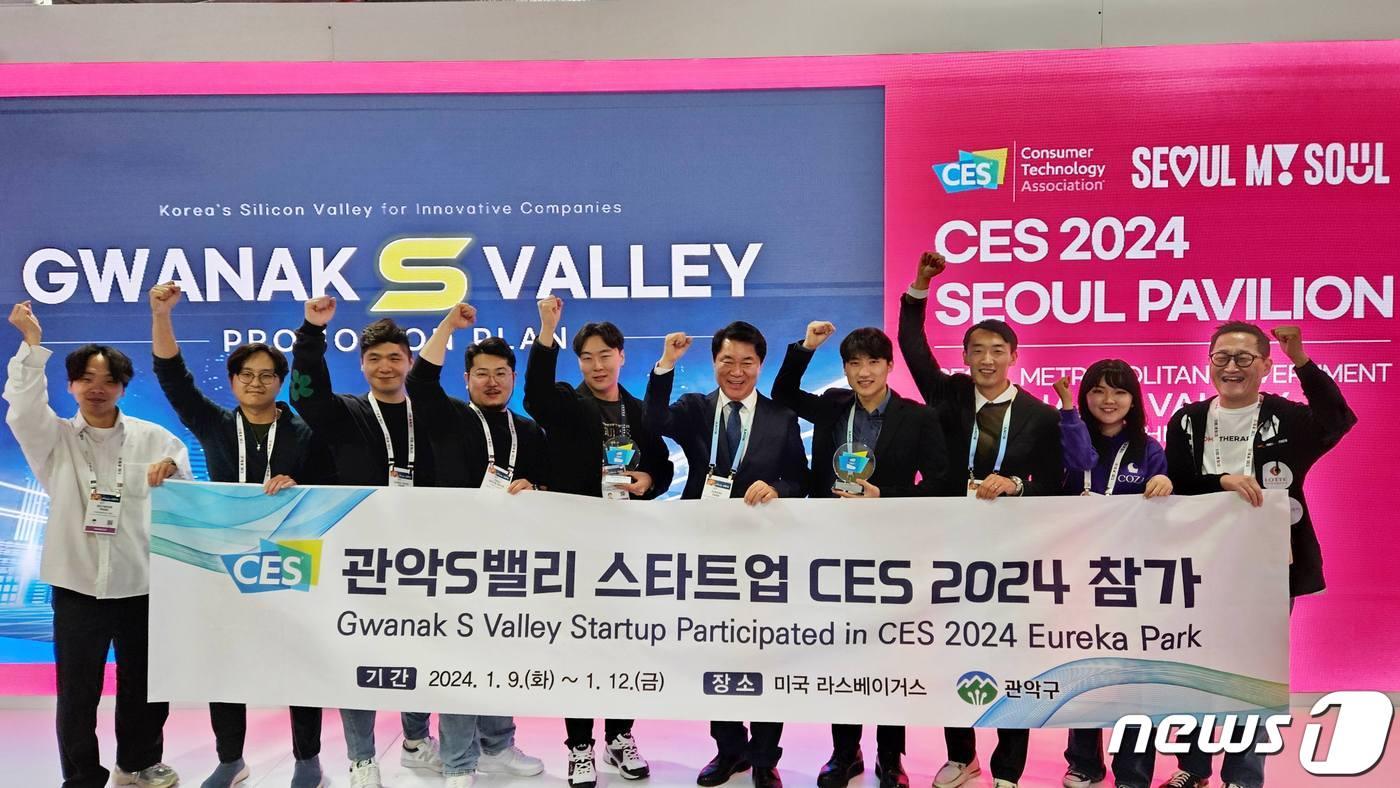 9일&#40;현지시간&#41; 미국 라스베이거스에서 열린 &#39;CES2024&#39;에 관악S밸리 입주기업과 함께 참여한 박준희 관악구청장.&#40;관악구 제공&#41;