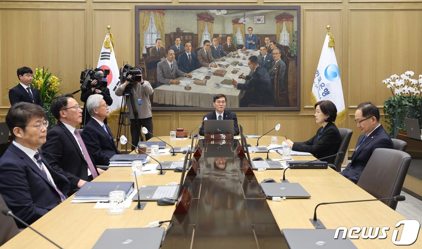 이창용 한국은행 총재가 11일 서울 중구 한국은행에서 열린 금융통화위원회를 주재하고 있다. 2024.1.11/뉴스1 ⓒ News1 사진공동취재단