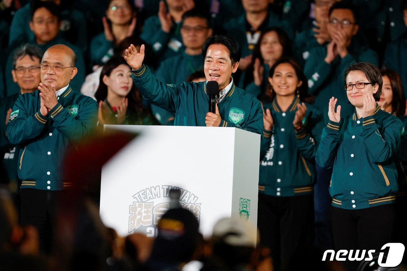 13일 대만 타이베이 민진당 당사 앞에서 열린 선거 승리 행사에서 라이칭더 총통 당선인이 소감을 밝히고 있다. 2024.1.13 ⓒ 로이터=뉴스1