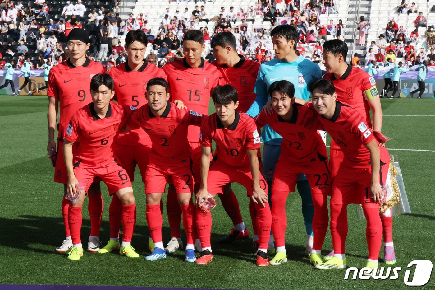 대한민국 축구대표팀 베스트 일레븐이 15일&#40;현지시간&#41; 카타르 도하 자심 빈 하마드 스타디움에서 열린 2023 아시아축구연맹&#40;AFC&#41; 카타르 아시안컵 조별리그 E조 대한민국과 바레인의 경기에서 기념촬영을 하고 있다. 2024.1.15/뉴스1 ⓒ News1 김성진 기자