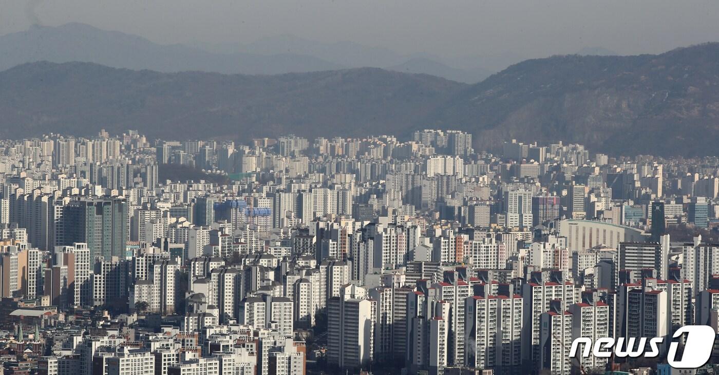 부동산 시장 침체가 이어지고 있는 16일 서울 남산에서 바라본 아파트 단지 모습. /뉴스1 ⓒ News1 이광호 기자