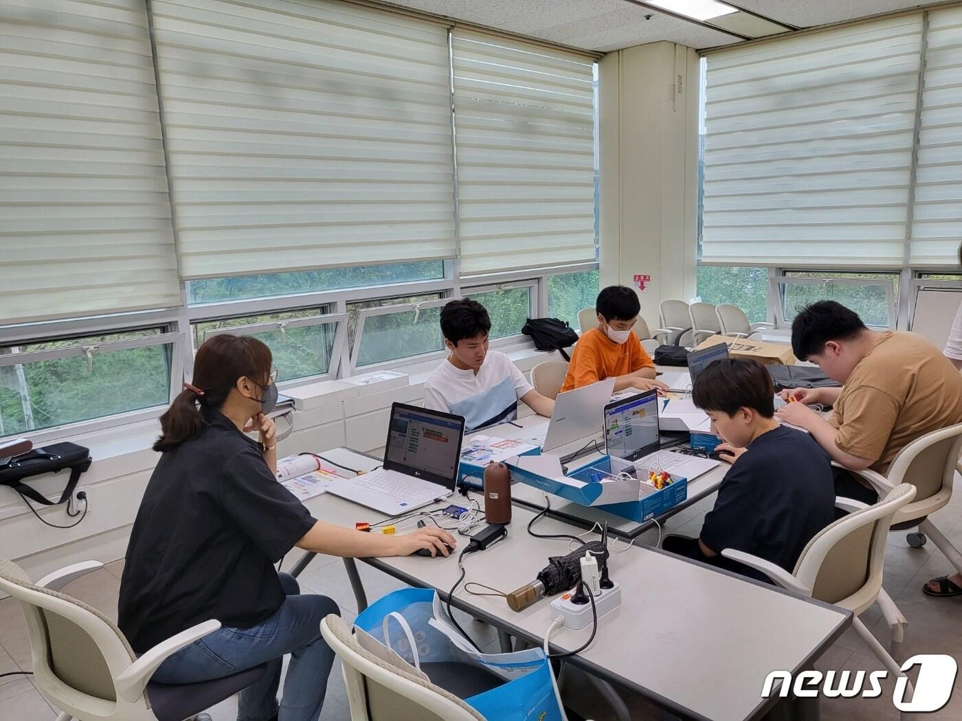 용인시가 지난해 진행한 &#39;장애인 평생학습도시&#39; 운영 현장 모습.&#40;용인시 제공&#41;