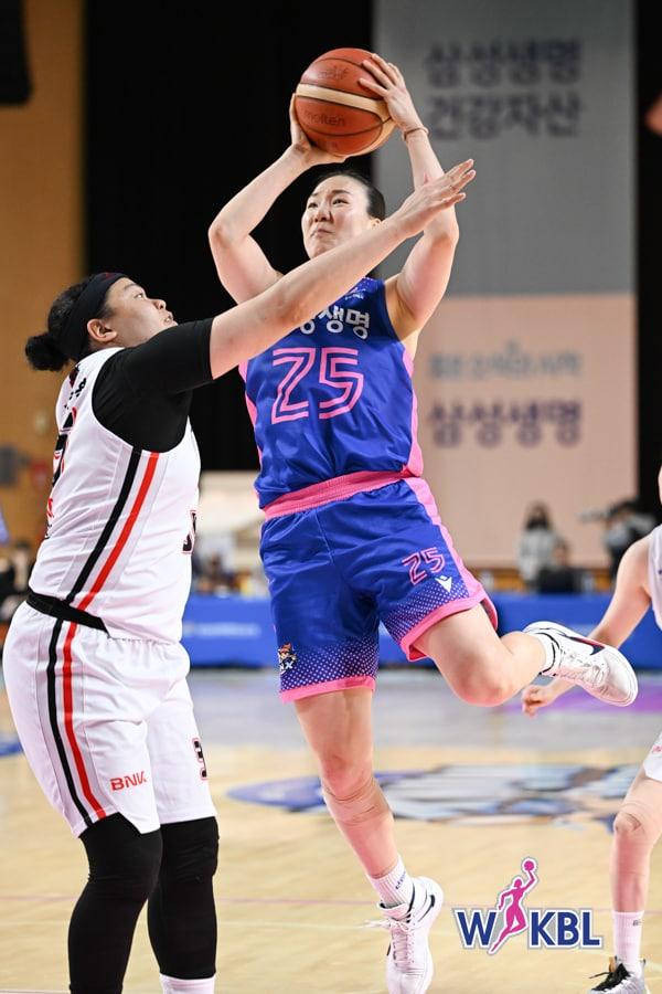 삼성생명이 BNK썸을 꺾었다.&#40;WKBL 제공&#41; 