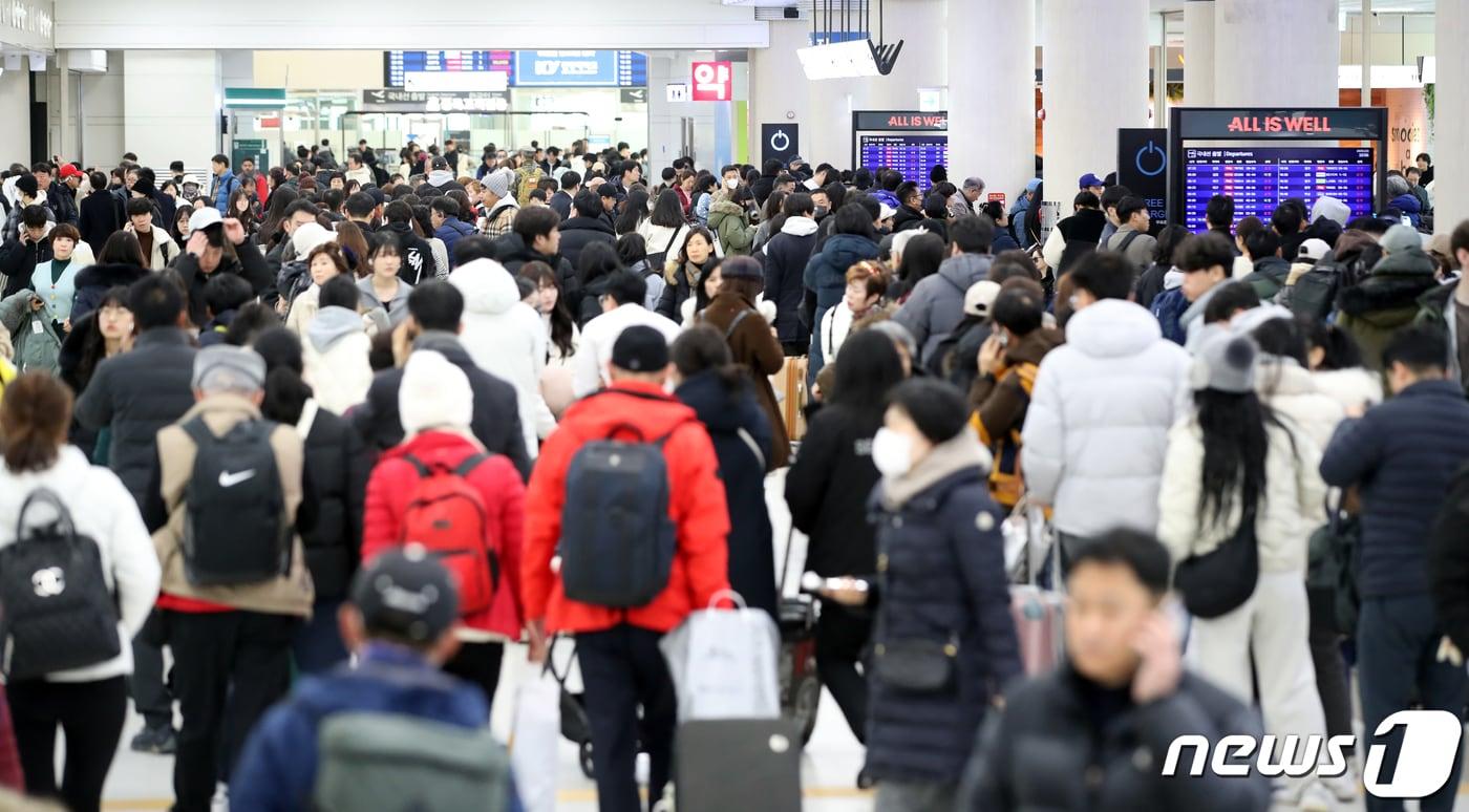 제주국제공항 국내선 출발장이 이용객들로 붐비고 있다&#40;뉴스1DB&#41;ⓒ News1 오현지 기자