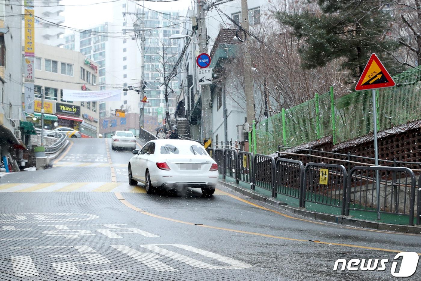  서울 성동구 도로열선 설치 모습 &#40;성동구 제공&#41;