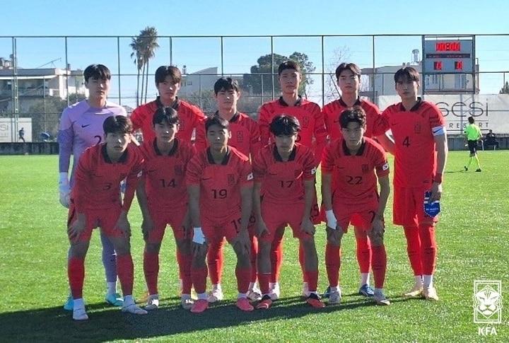  한국 올림픽축구대표팀이 러시아 1부 팀에 1-2로 졌다.