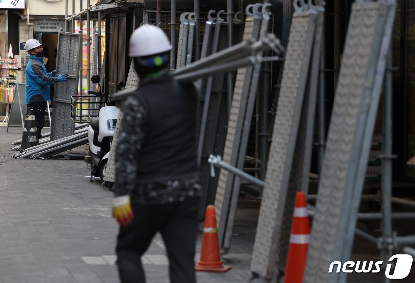 지난 26일 오후 서울 시내의 공사 현장에서 근로자가 일을 하고 있다. 2024.1.26/뉴스1 ⓒ News1 김민지 기자