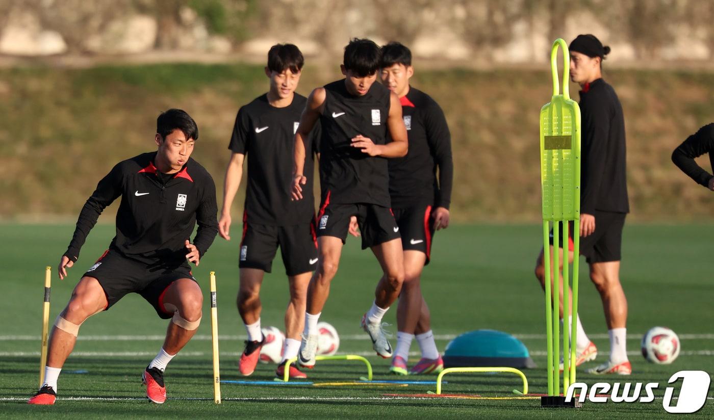 2023 아시아축구연맹&#40;AFC&#41; 카타르 아시안컵 사우디아라비아와의 16강전을 앞둔 대한민국 축구대표팀 황희찬이 28일&#40;현지시간&#41; 카타르 도하 알 에글라 트레이닝 센터에서 훈련을 하고 있다. 2024.1.28/뉴스1 ⓒ News1 김성진 기자