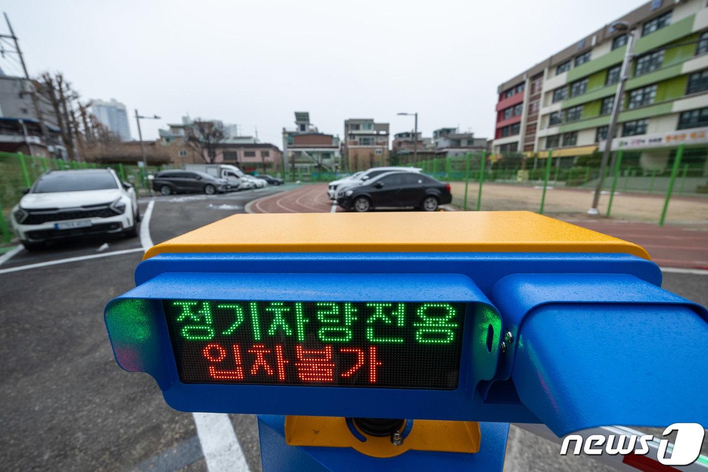 학령인구가 감소하고 주거지역이 재편되면서 폐교된 학교는 전국 3922곳에 달한다. 그중 다른 시설로 쓰이지 못 하고 주차장 등으로 방치된 미활용 폐교는 358곳에 이르는 것으로 나타났다. 2024.1.3/뉴스1 ⓒ News1 이재명 기자